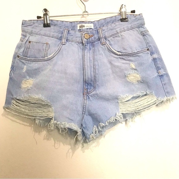 Zara Trafaluc Light Wash Womens Distressed Jean Shortie Shorts size 4/6 - Picture 1 of 8